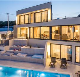4 bedroom villa with heated pool and sea view in Vinišće, sleeps 8